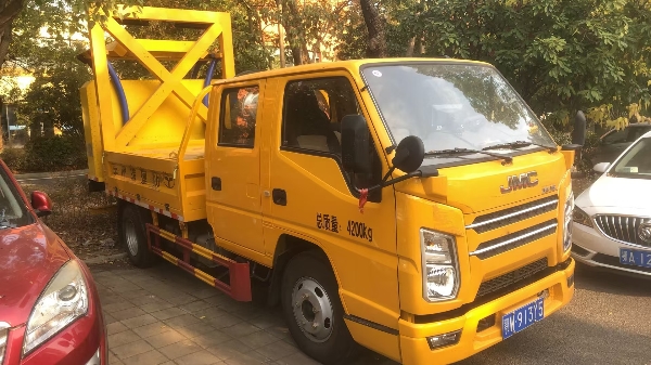 100K防撞車，帶太陽(yáng)能光板